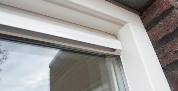 Ventilatierooster bij houten kozijn